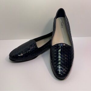 Trotters Woman's Liz Navy Woven Leather Comfort Slip On Loafer Size 13 M